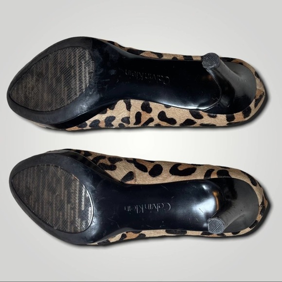 CALVIN KLEIN PONY HAIR LEOPARD PRINT PLATFORM 3" HEEL PUMPS - 7 - Picture 7 of 10